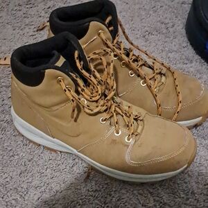 Men's Nike Manoa Tan High-Top Work Boots Size 9.5
